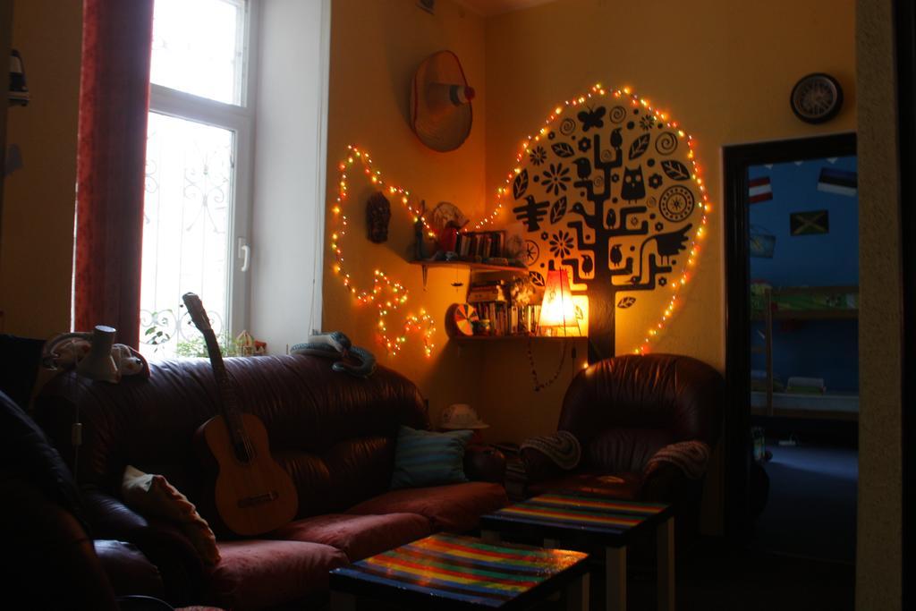 Magic Bus Kiev Hostel Buitenkant foto